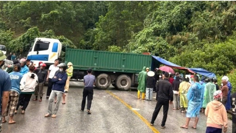 Hiện trường vụ tai nạn trưa nay tại huyện Minh Hóa, tỉnh Quảng Bình.