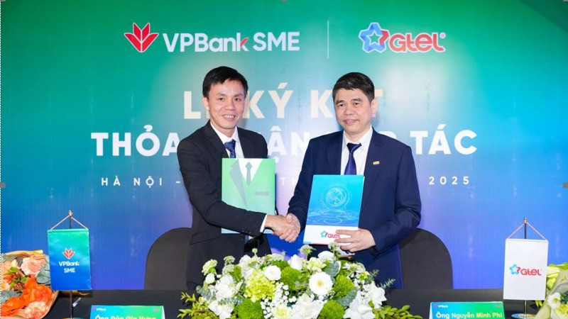 Đại diện VPBank và GTEL ký kết hợp tác.
