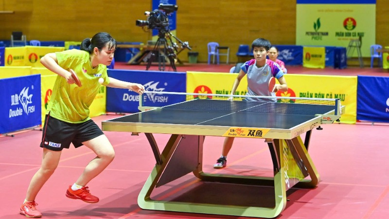 Nguyễn Thị Nga của Hà Nội trong trận chung kết với Bùi Ngọc Lan của Hải Dương Long Hải. (Ảnh DUY LINH)