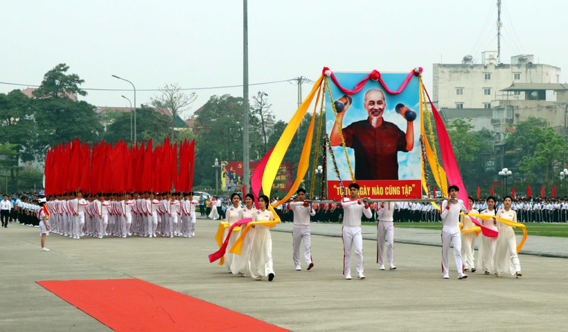 Hội khỏe Phù Đổng tỉnh Tuyên Quang tranh tài ở 7 môn thi đấu: Bóng đá, Cờ vua, Điền kinh, Đẩy gậy, Cầu lông, Vovinam, Võ cổ truyền.