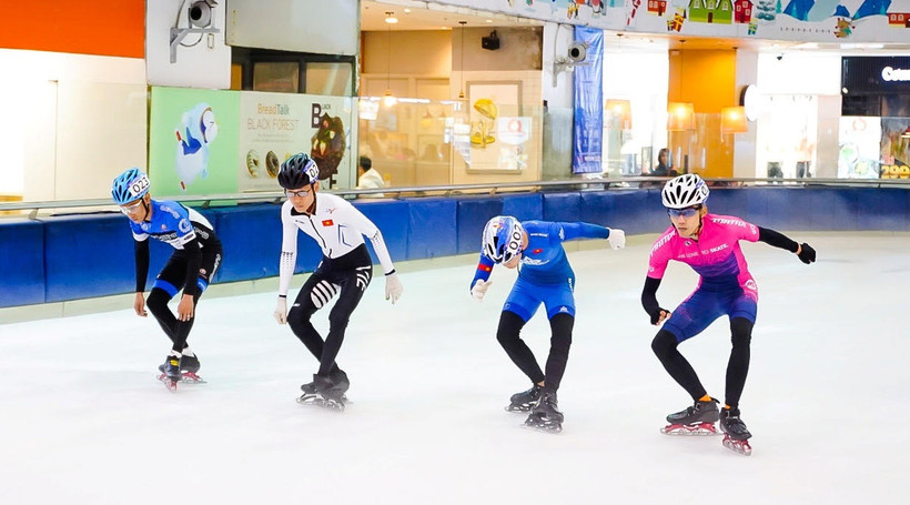 Các VĐV tập luyện chuẩn bị cho giải đấu.