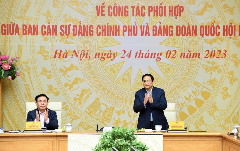 Đồng chí Phạm Minh Chính, Ủy viên Bộ Chính trị, Bí thư Ban Cán sự đảng Chính phủ, Thủ tướng Chính phủ và đồng chí Vương Đình Huệ, Ủy viên Bộ Chính trị, Bí thư Đảng đoàn Quốc hội, Chủ tịch Quốc hội đồng chủ trì Hội nghị.