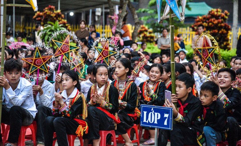 Kéo trăng về bản cùng chương trình "Điều ước cho con"
