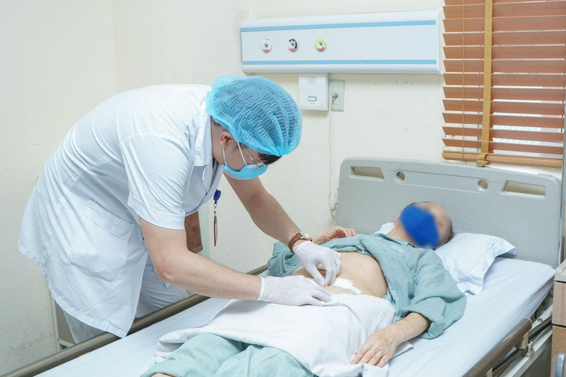 Phẫu thuật thành công cho bệnh nhân có 2 bàng quang