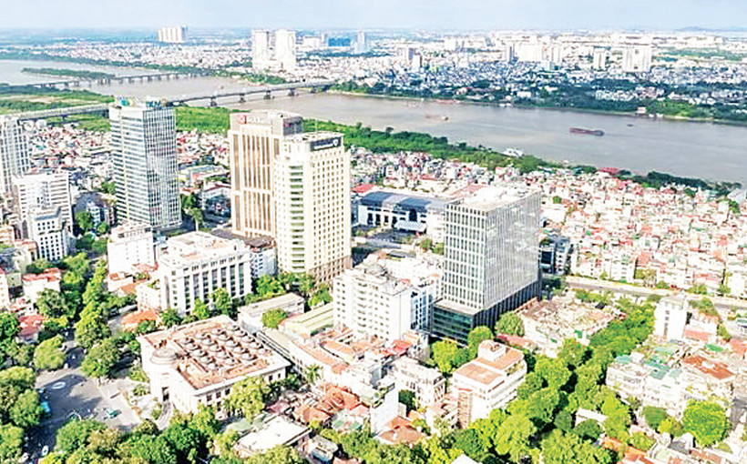 Phát triển đô thị theo quy hoạch, Hà Nội sẽ không còn "quay lưng" với sông Hồng. (Ảnh Đăng Quang) 