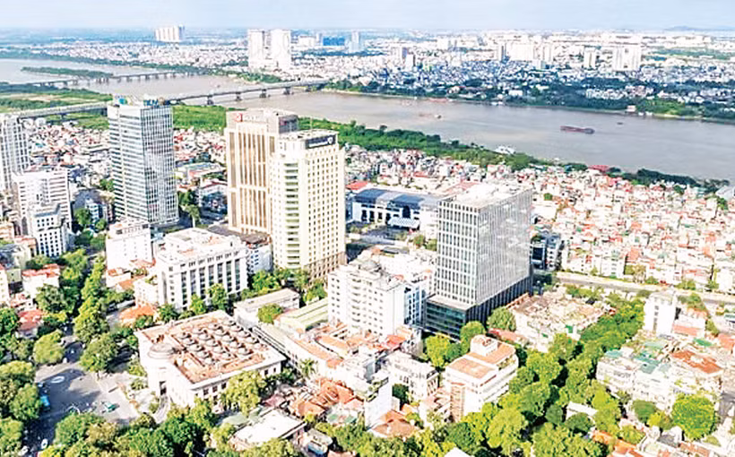 Phát triển đô thị theo quy hoạch, Hà Nội sẽ không còn "quay lưng" với sông Hồng. (Ảnh Đăng Quang) 