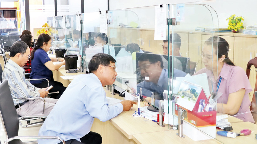 Giải quyết thủ tục hành chính tại Trung tâm hành chính công thành phố Biên Hòa. 