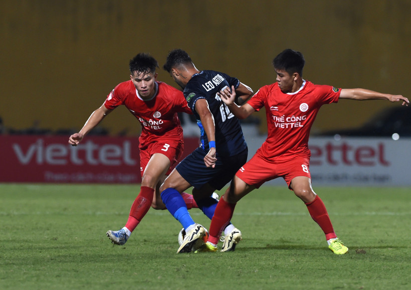 Thể Công Viettel hòa M.Quy Nhơn Bình Định trên sân Hàng Đẫy. (Ảnh TRẦN HẢI)