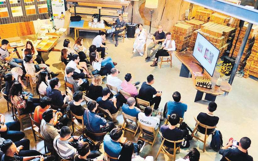 Các hoạt động văn hóa, nghệ thuật tại không gian 282 Design, một điển hình cho thành công của tái thiết di sản công nghiệp trên địa bàn Hà Nội. 