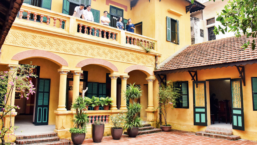  Nhà lưu niệm Bác Hồ tại làng lụa Vạn Phúc.
