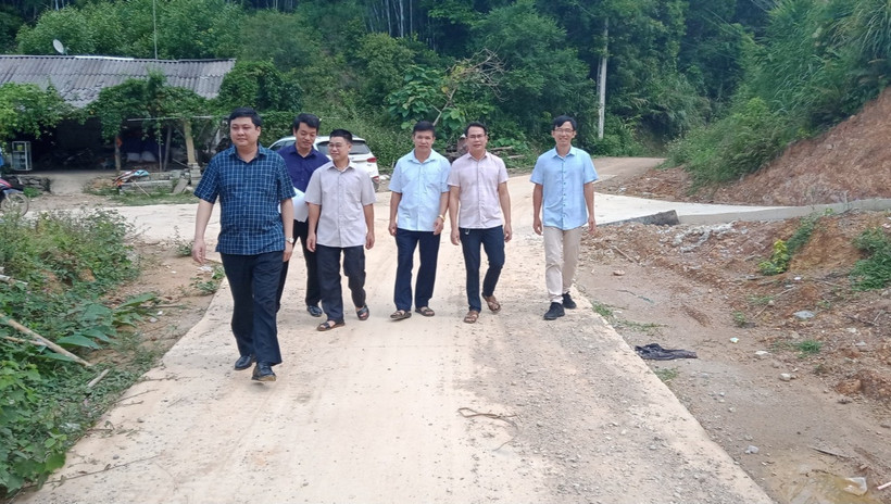  Đường giao thông vào xóm Nà Bả, nới có 100% đồng bào dân tộc Dao ở xã Phương Giao, huyện Võ Nhai( Thái Nguyên) được đầu tư xây dựng.