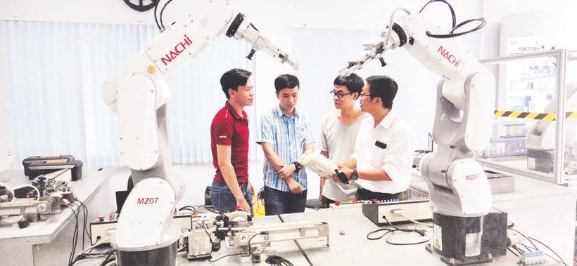 Đào tạo nguồn nhân lực chất lượng cao tại Khu Công nghệ cao Thành phố Hồ Chí Minh. 