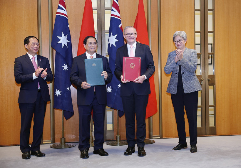 Thủ tướng Phạm Minh Chính và Phu nhân hội kiến Toàn quyền Australia David Hurley và Phu nhân. (Ảnh TTXVN) 