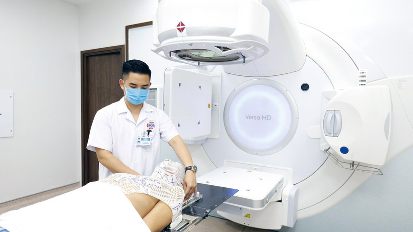 Chuẩn bị xạ trị ung thư cho người bệnh tại Bệnh viện K. 