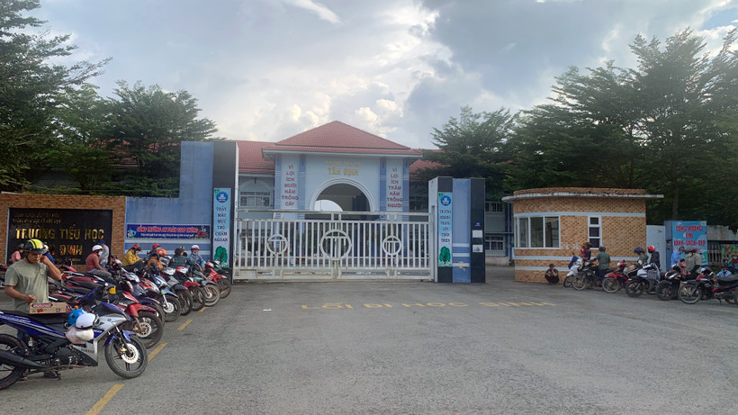 Trường tiểu học Tân Định, xã Tân Định, huyện Bắc Tân Uyên, tỉnh Bình Dương xây dựng trên phần đất Nông trường cao su Nhà Nai (Công ty cổ phần cao su Phước Hòa) hiến tặng địa phương. 