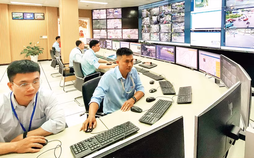 Vận hành Hệ thống cảm biến đo đếm bằng công nghệ AI góp phần cải thiện tình trạng ùn ứ giao thông thành phố. 