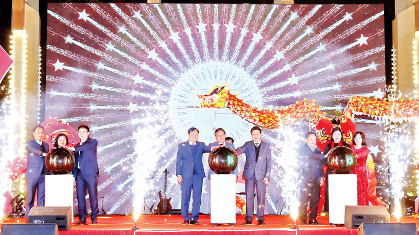 Lãnh đạo thành phố Hà Nội và quận Hai Bà Trưng khai trương Không gian đi bộ phố Trần Nhân Tông và phụ cận. 