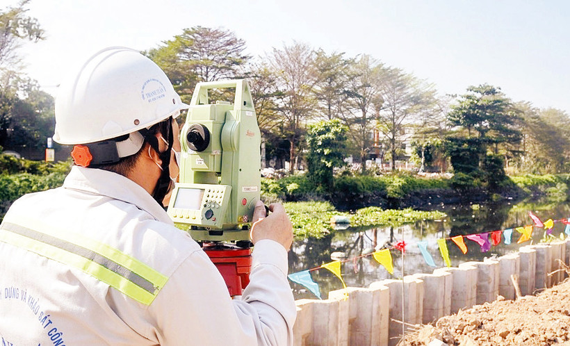 Khảo sát thi công tại Dự án cải tạo kênh Tham Lương-Bến Cát-rạch Nước Lên, khu vực quận Gò Vấp. 