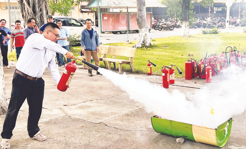 Tập huấn công tác phòng cháy, chữa cháy, cứu hộ, cứu nạn tại Công ty cổ phần Việt Nam Kỹ nghệ súc sản (VISSAN). (Ảnh CTV) 