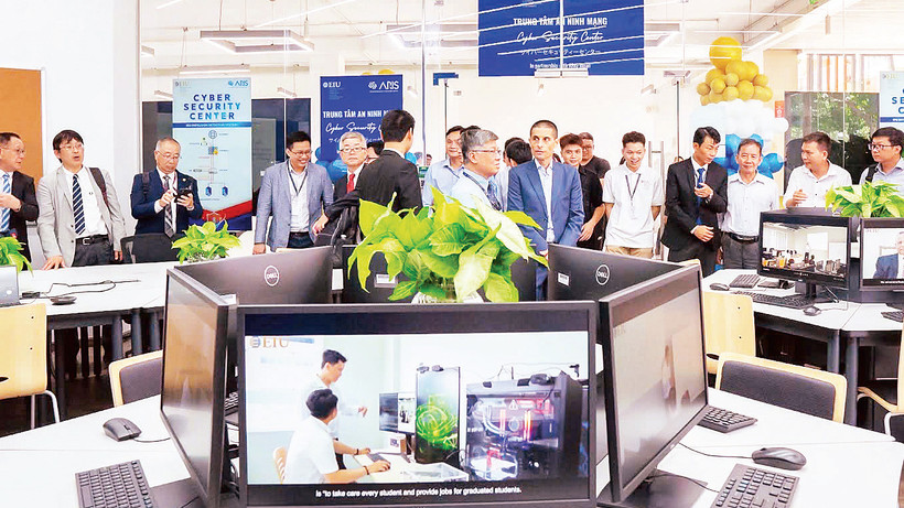 Trung tâm An ninh mạng do Trường đại học Quốc tế Miền Đông hợp tác với Công ty ARIS Japan (Nhật Bản) thành lập góp phần đào tạo nhân lực chất lượng cao tại tỉnh Bình Dương. 