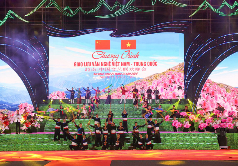 Một tiết mục tại chương trình giao lưu văn nghệ Việt Nam-Trung Quốc được tổ chức tại tỉnh Lai Châu năm 2024. (Ảnh Tùng Giang) 