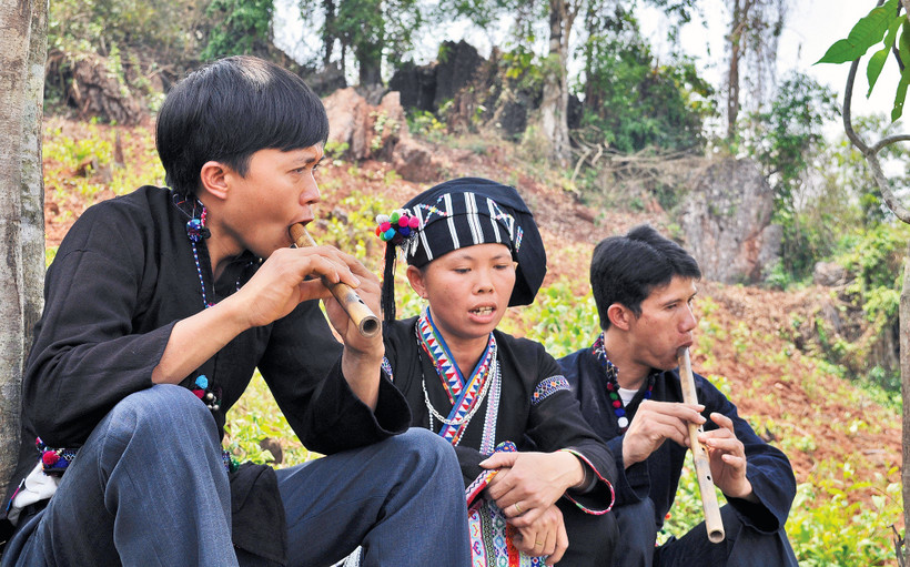 Hát dân ca than thân. Ảnh: Ngọc Thắng 