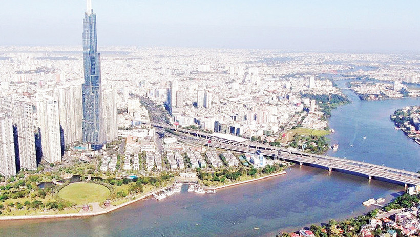 Khu trung tâm Thành phố Hồ Chí Minh với nhiều cao ốc văn phòng phù hợp xây dựng Trung tâm tài chính quốc tế. (Ảnh THẾ ANH) 