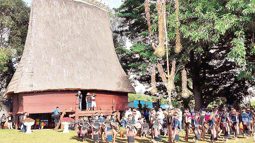 Nhà rông làng Ốp (phường Tây Sơn, TP Pleiku), nơi tổ chức các hoạt động văn hóa của người dân. (Ảnh Đức Thụy) 