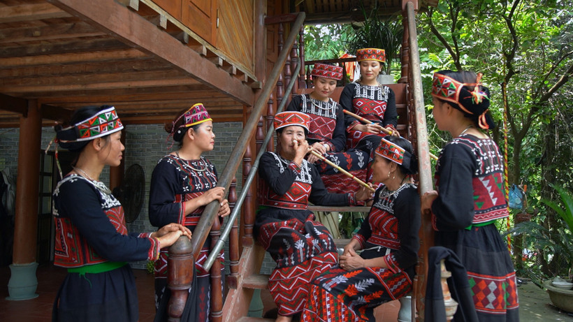 Được sự giúp đỡ của ngành chức năng, làn điệu sáo Cúc Kẹ của dân tộc Xa Phó, xã Châu Quế Thượng, huyện Văn Yên (Yên Bái) đã được khôi phục, bảo tồn và phát huy giá trị. 