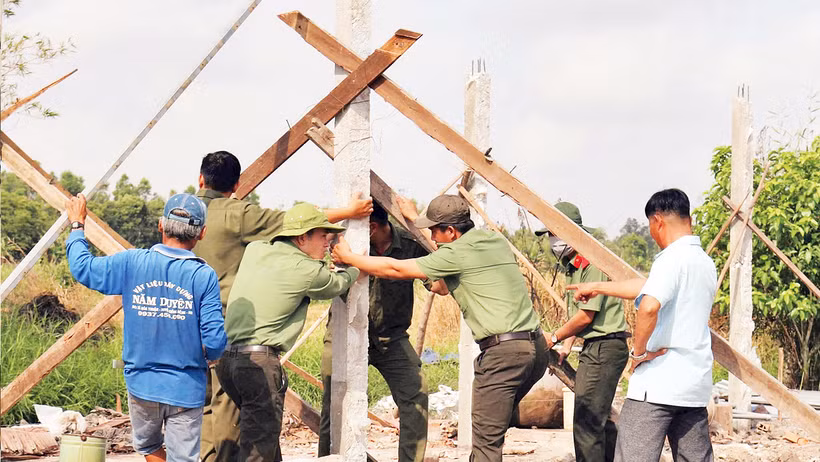 Tuổi trẻ Công an tỉnh Kiên Giang “3 cùng” với nhân dân 