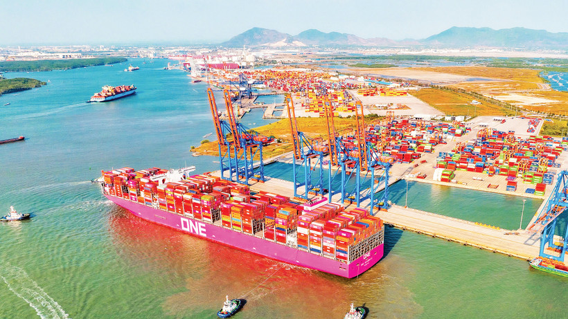 Cảng Cái Mép-Thị Vải có thể tiếp nhận tàu container trọng tải đến 232.494 DWT. 