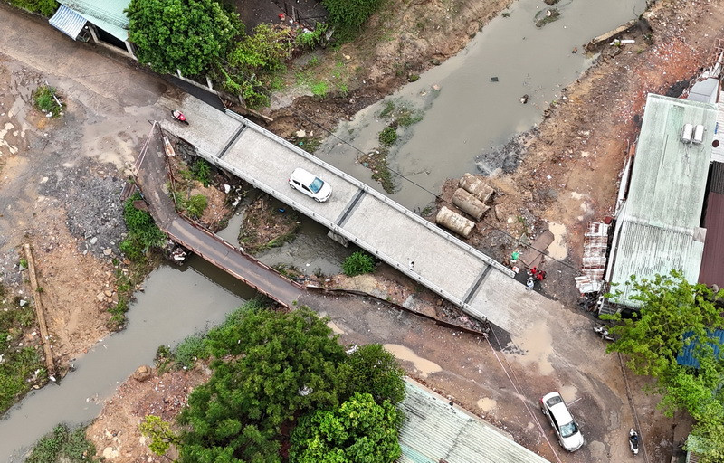 Thông xe cầu bắc qua suối Cầu Quan chiều 11/5.