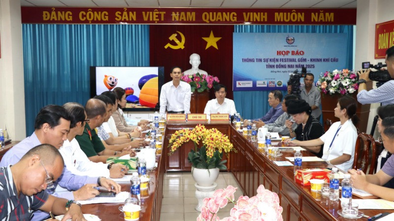 Quang cảnh buổi họp báo.