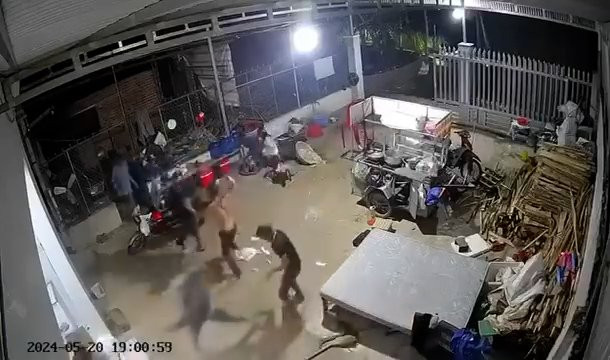 Camera ghi lại cảnh "hỗn chiến".