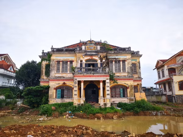 Cần tìm phương án bảo tồn biệt thự cổ trăm năm tuổi ở Biên Hòa