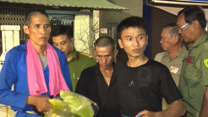 Lực lượng công an bắt giữ 3 đối tượng trộm cắp.