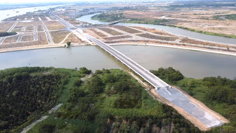 Cầu Vàm Cái Sứt đã cơ bản hoàn thành phần chính nhưng không có đường kết nối nguy cơ gây lãng phí.