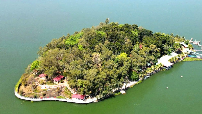 Đảo Ó nằm giữa lòng hồ Trị An được Công ty Cường Thuận IDICO kinh doanh du lịch từ năm 2019 đến đầu tháng 3 thì bị buộc tạm dừng hoạt động.