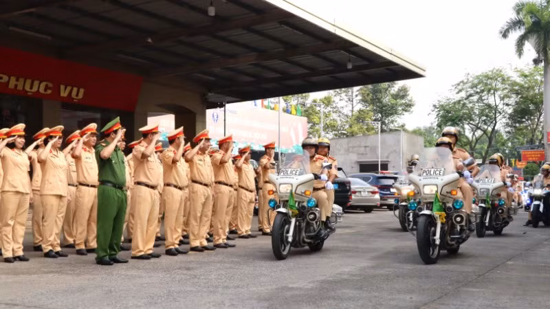 Lực lượng Cảnh sát giao thông Công an tỉnh Đồng Nai ra quân thực hiện đợt cao điểm.