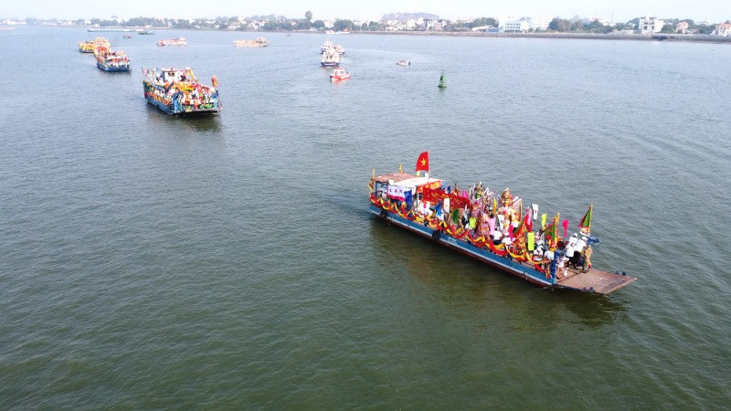 Năm nay Lễ hội chùa Ông sẽ không thực hiện nghi lễ nghinh thần trên sông Đồng Nai do các công trình kè ven sông đang triển khai xây dựng.