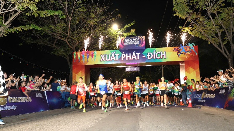 Giải bán Marathon thành phố Biên Hòa mở rộng lần thứ III thu hút hơn 5.000 vận động viên.
