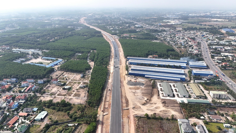 Thảm nhựa dự án cao tốc Biên Hòa-Vũng Tàu, đoạn qua địa bàn huyện Long Thành, tỉnh Đồng Nai.