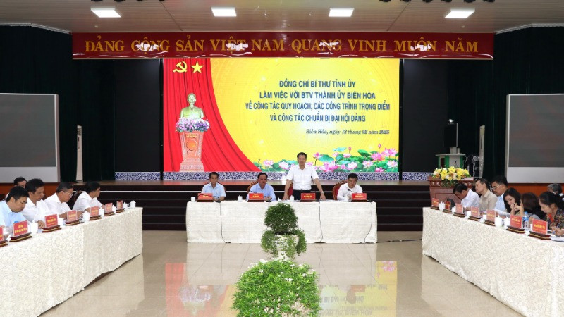 Quang cảnh buổi làm việc.