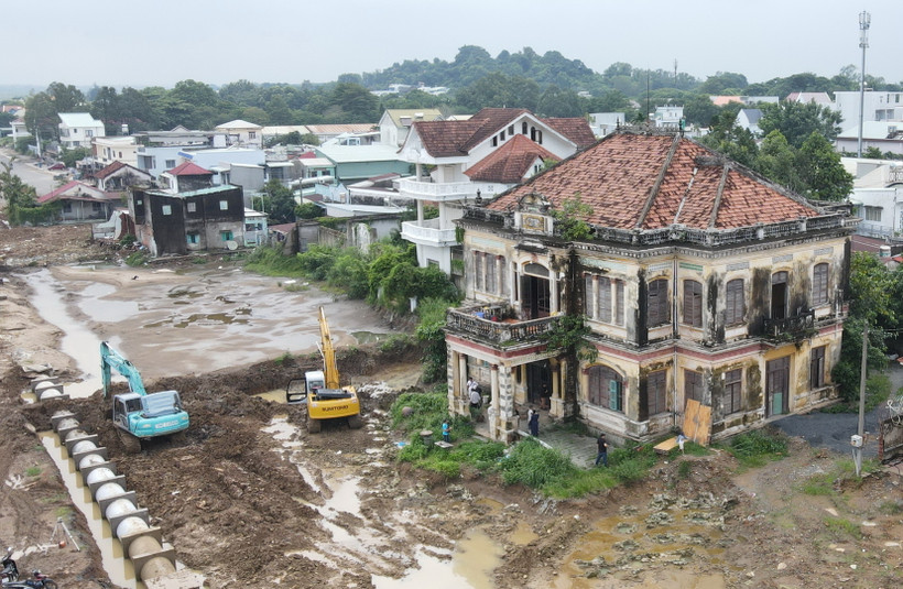 Nhiều ý kiến đề nghị cần tính toán phương án bảo tồn căn biệt thự cổ 100 năm tuổi.
