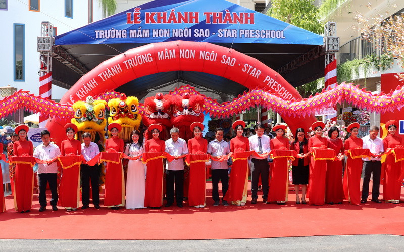 Lãnh đạo tỉnh Đồng Nai, thành phố Biên Hòa cắt băng khánh thành Trường mầm non Ngôi Sao tại phường Long Bình Tân.