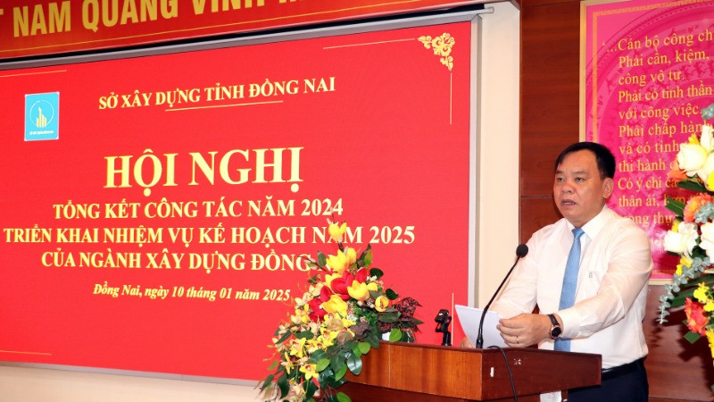 Chủ tịch Ủy ban nhân dân tỉnh Đồng Nai Võ Tấn Đức đề nghị tập trung tháo gỡ dứt điểm vướng mắc các dự án bất động sản. 