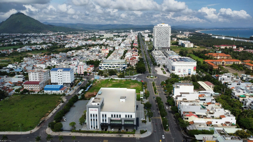 Thành phố Tuy Hòa, tỉnh Phú Yên, góc nhìn từ trên cao.