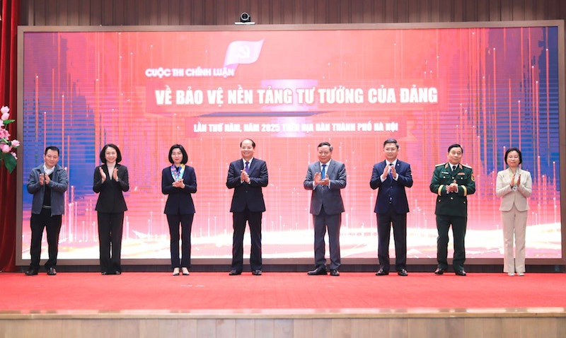 Các đại biểu thực hiện nghi thức phát động Cuộc thi.