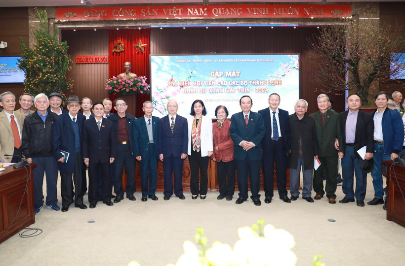 Lãnh đạo thành phố Hà Nội và các đại biểu câu lạc bộ Thăng Long.