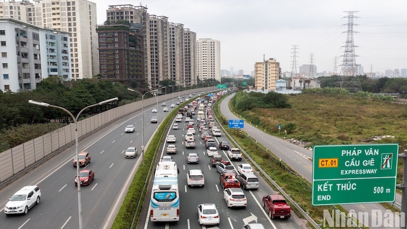 Hà Nội đã có hướng dẫn cụ thể cho các phương tiện ra vào thành phố để giảm ùn tắc. (Ảnh: Thành Đạt).